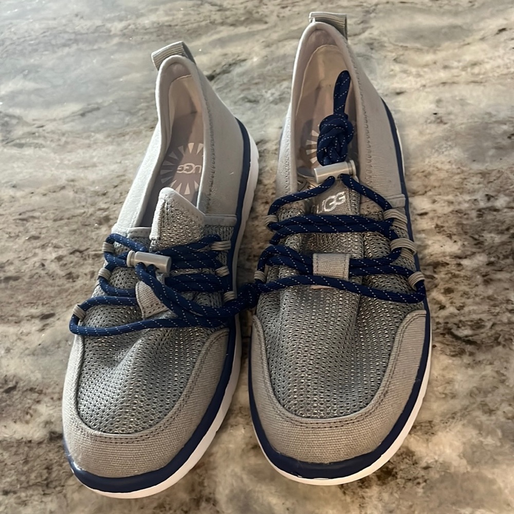 Boys UGG slip on shoes. Size US 5